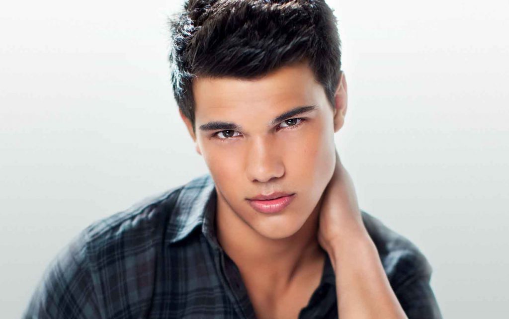 Taylor Lautner Bio Net Worth Height Weight Boyfriend Affair