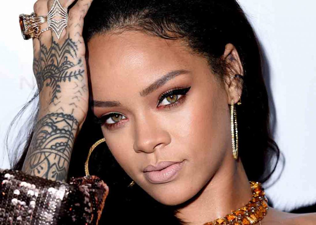 Rihanna Flaunts Bio, Birthday, Height, Weight, Boyfriend, Dating ...