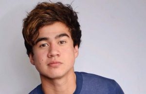 Calum Hood Bio, Net Worth, Height, Body, Girlfriend, Affair, Married ...