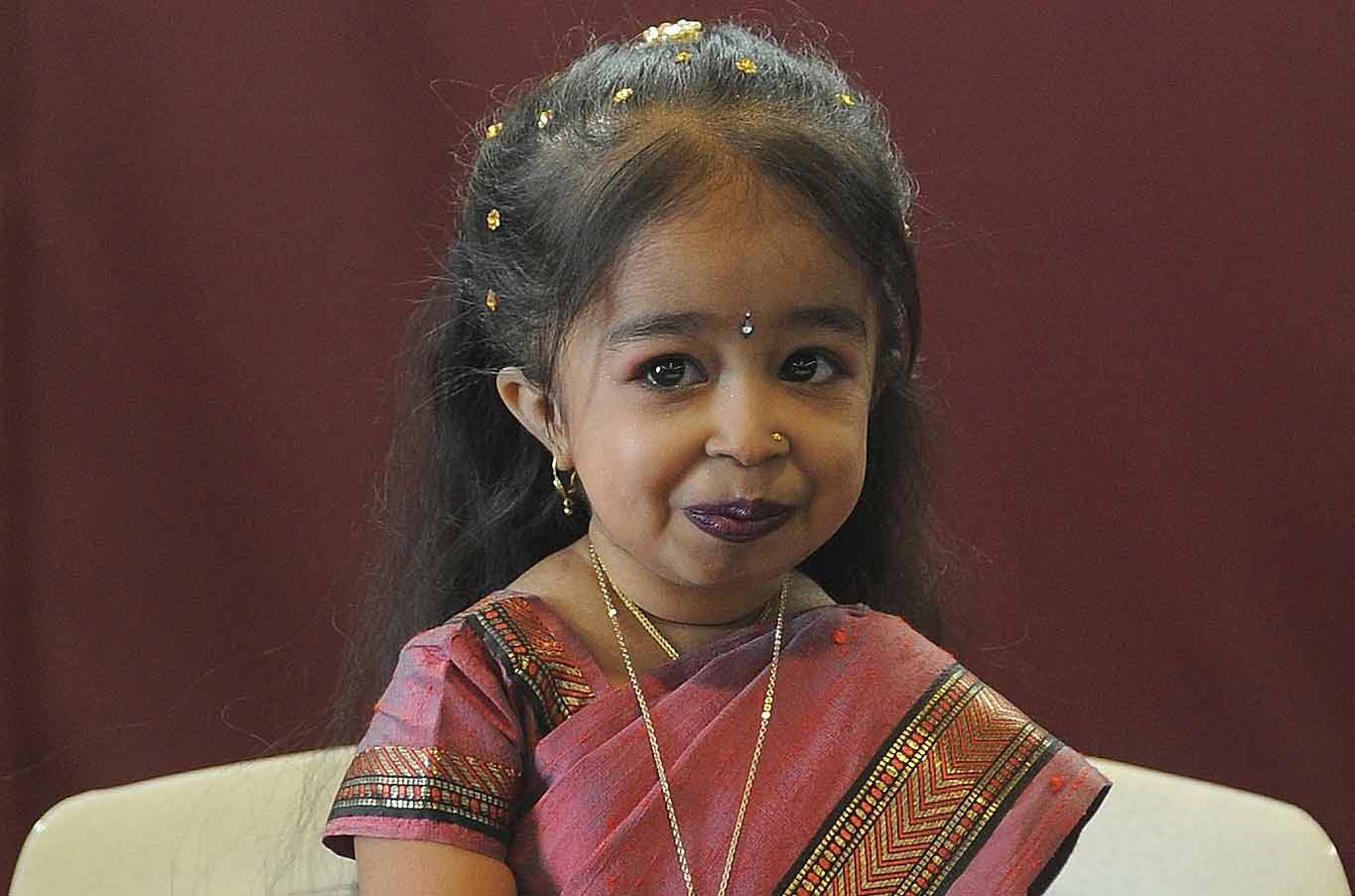 Meet The World's Smallest Woman And Guinness World Record Holder: Jyoti ...