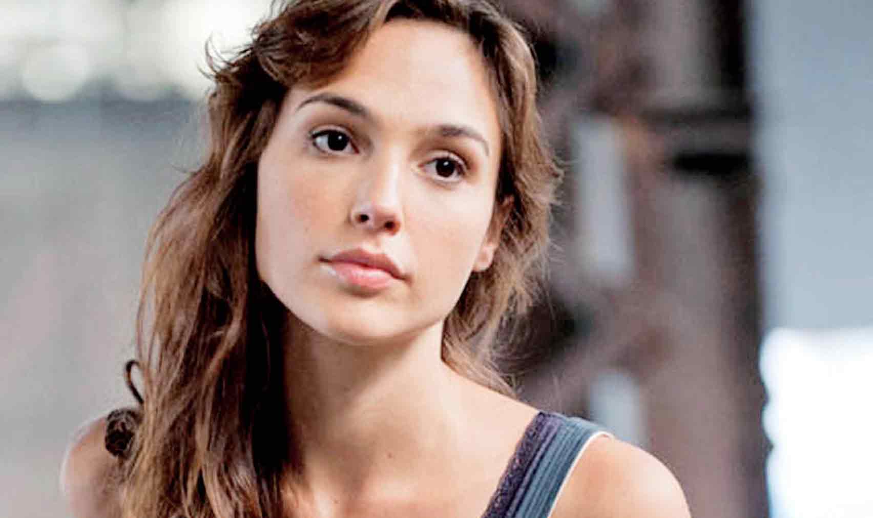 Gal Gadot Biography With Personal Life Married And Affair A Collection Of Facts Affair Married Spouse Salary Height Weight Net Worth Bio Career Children Boyfriend Husband Dating Before the israeli premiere of this film on june 1, the azrieli center in tel aviv was lit up to honor gadot. gal gadot biography with personal