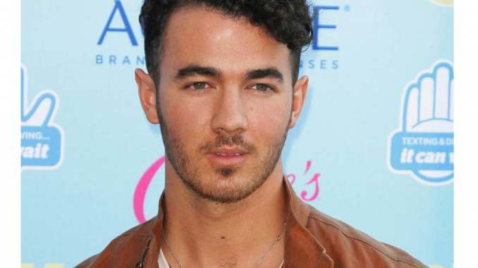 Kevin-Jonas-Bio-Net-worth-Height-Body-Girlfriend-Affair-Married-Ethnicity Kevin Jonas