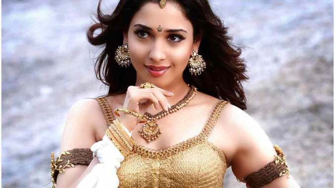 Tamannaah-Bhatia-Bio-Net-worth-Height-Boyfriend-Body-Affair-Married-Ethnicity Tamannaah Bhatia