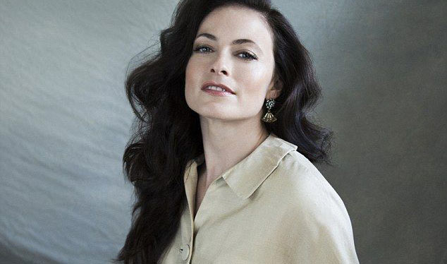 Lara Pulver