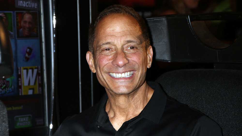 how tall is harvey levin