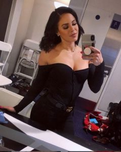 Charly Caruso taking a selfie infront of the mirror.