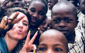 Julieanna Goddard clicked picture with the Ugandan schoolchildren