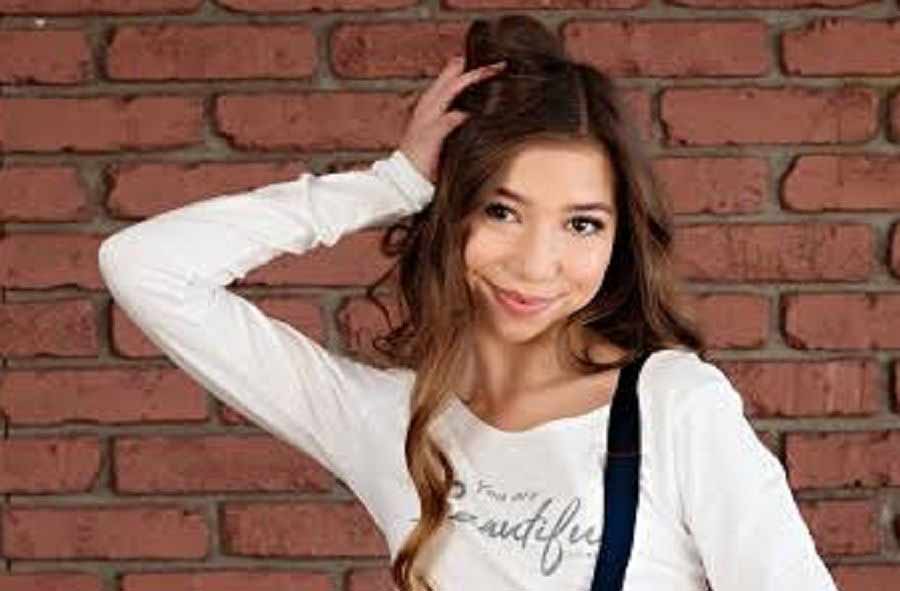 Lulu Lambros Height, Wiki, Age, Boyfriend, Net Worth & Affair.