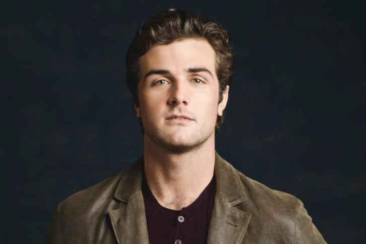 Beau Mirchoff Married, Wife, Net Worth, Age, Height & Parents