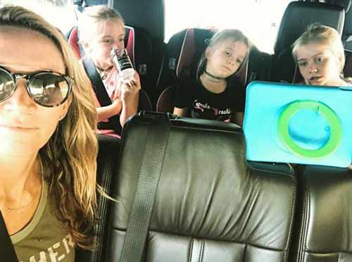 Samantha Hemsworth Taking Care of 4 Children With Her Husband, Luke