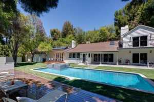 Allison Janney Buys Rehabbed Studio City House