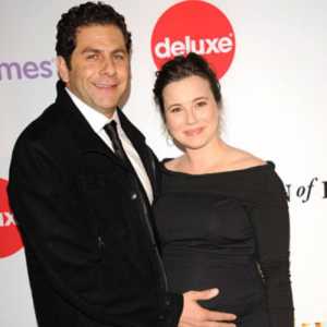 Lilah-Rose Rodriguez's Parents where Linds is showing her baby bump