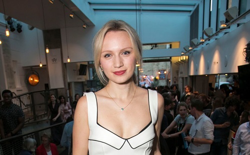 Picture of an actress Emily Berrington