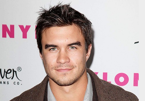 Actor and singer Rob Mayes image