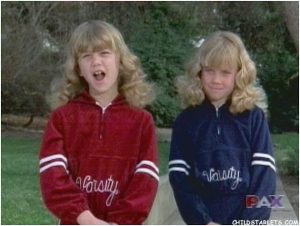 Childhood photo of Tracey Gold with her sister, Missy Gold.
