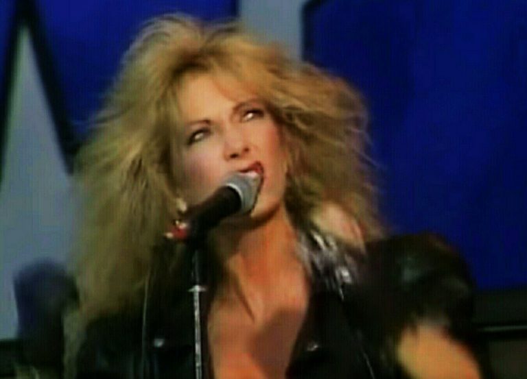 Find out about Mick Mars Wife Emi Canyn Married Life