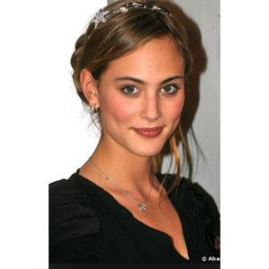 Nora Arnezeder