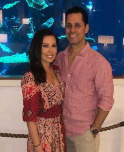 Image: Leslie Lopez with her husband in Hawaii