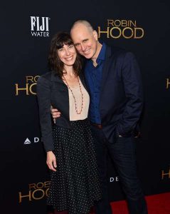 Kelly Aucoin with his wife, Carolyn Hall in an award function.