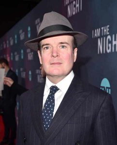 Photo of Jefferson Mays while arriving in an award function.