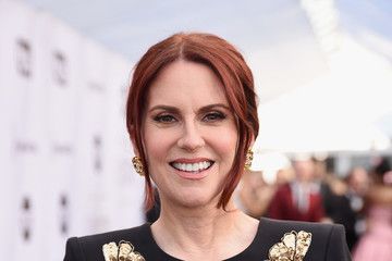 How Much is Megan Mullally Net Worth. Know about her Source of Income