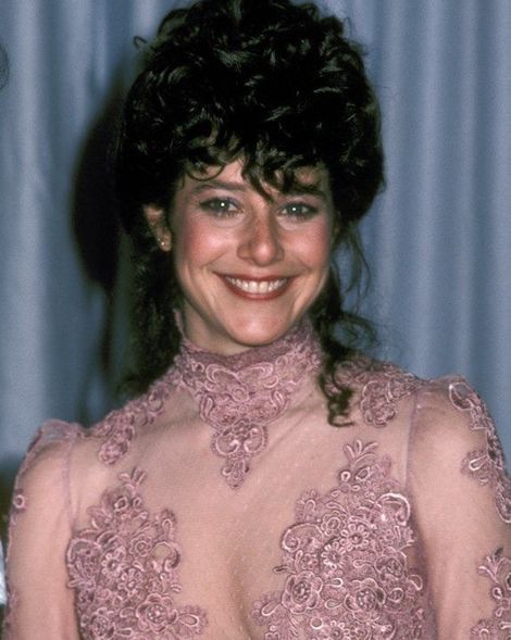 Debra Winger Bio, Wiki, Age, Height, Married, Husband, Net Worth & Salary