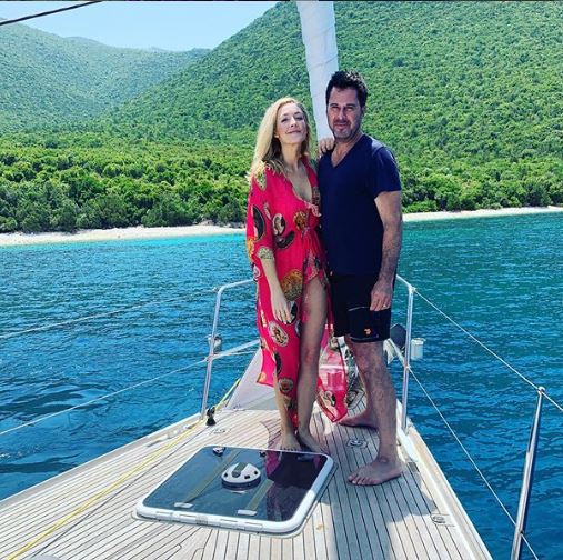 Jennifer Finnigan with her husband, Jonathan Silverman in Antisamos Beach Kefalonia.