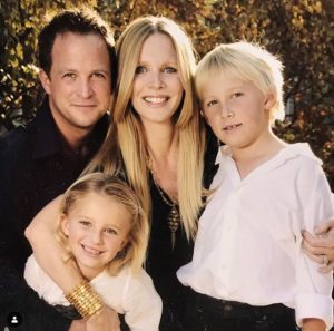 Lauralee Bell and her husband, Scott Martin with their children.