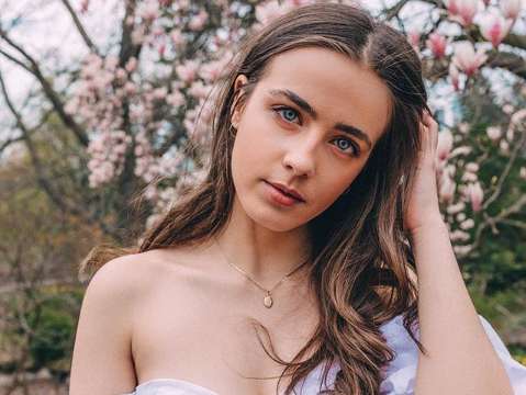 Julia Tomasone Wiki, Net Worth, Boyfriend, Affair, Movies