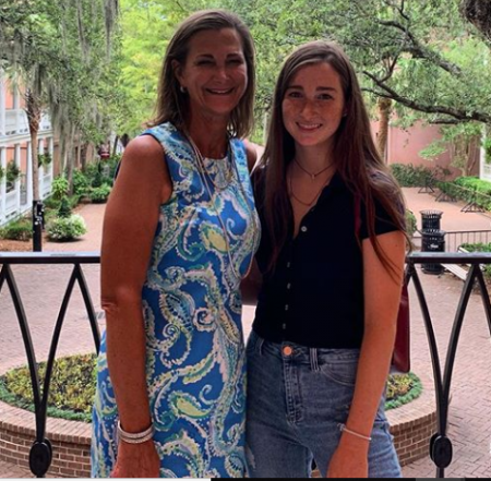 Anne Gearan with her daughter