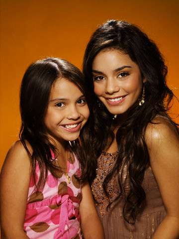 Childhood photo of Stella Hudgens with her sister.