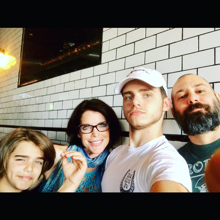 Lesli with her family