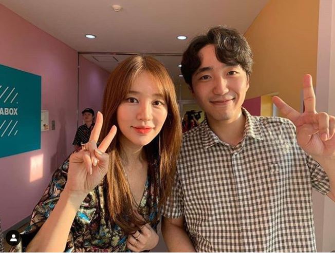 Yoon Eun-Hye with her boyfriend, Ji Il-Joo.