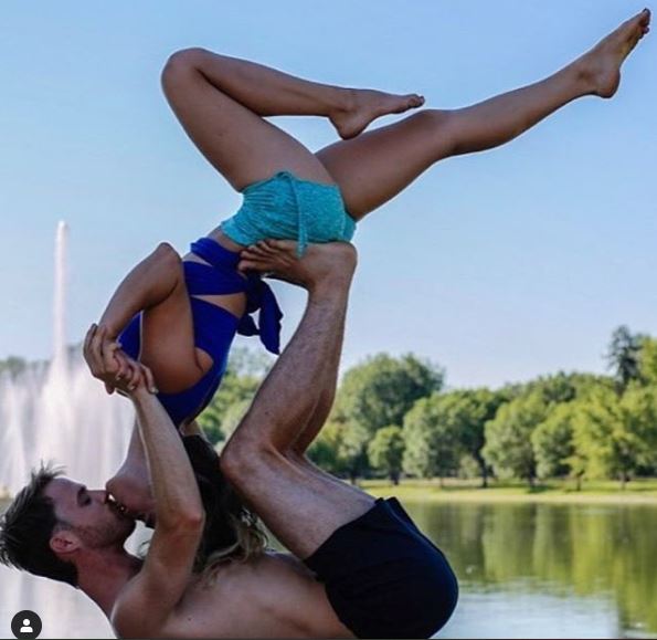 Ariana Gradow kissing her boyfriend, Peter Holben in a stunning pose.