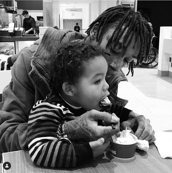 Photo of Sebastian Taylor Thomaz while eating ice cream with his father.