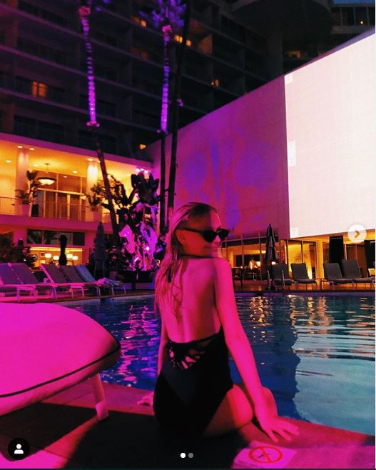 Alyvia Alyn Lind enjoying her vacation in The Beverly Hilton.