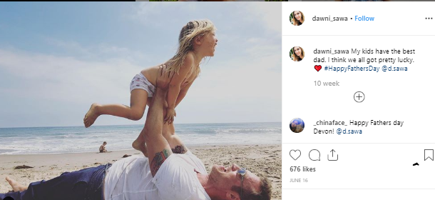 Devon Sawa enjoying his vacation with his daughter