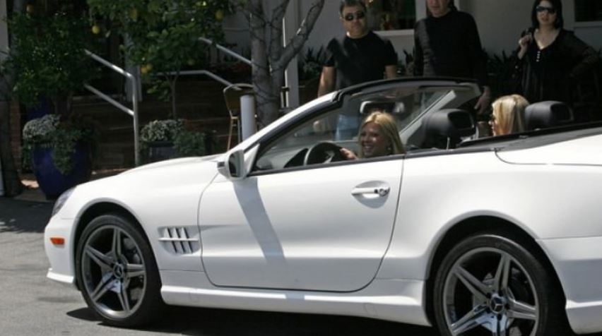 Tara Reid driving her Mercedes Benz SL550 car with her friend.
