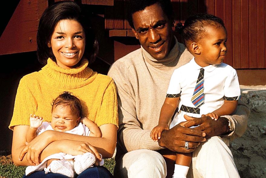 Childhood photo of Erinn Chalene Cosby in his father's arm alongside her mother and sister.