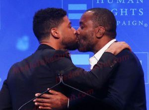 Jussie kissing Lee