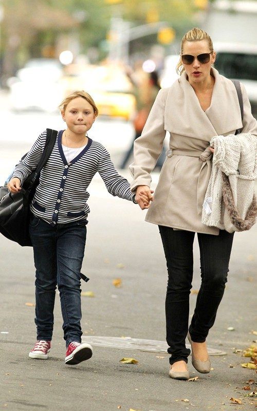 Mia Honey Threapleton walked in the street along with her mother 