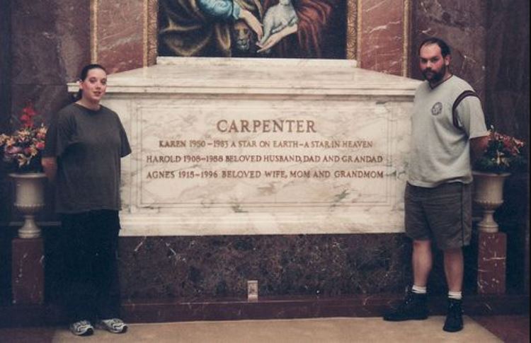Photo of Karen Carpenter grave.