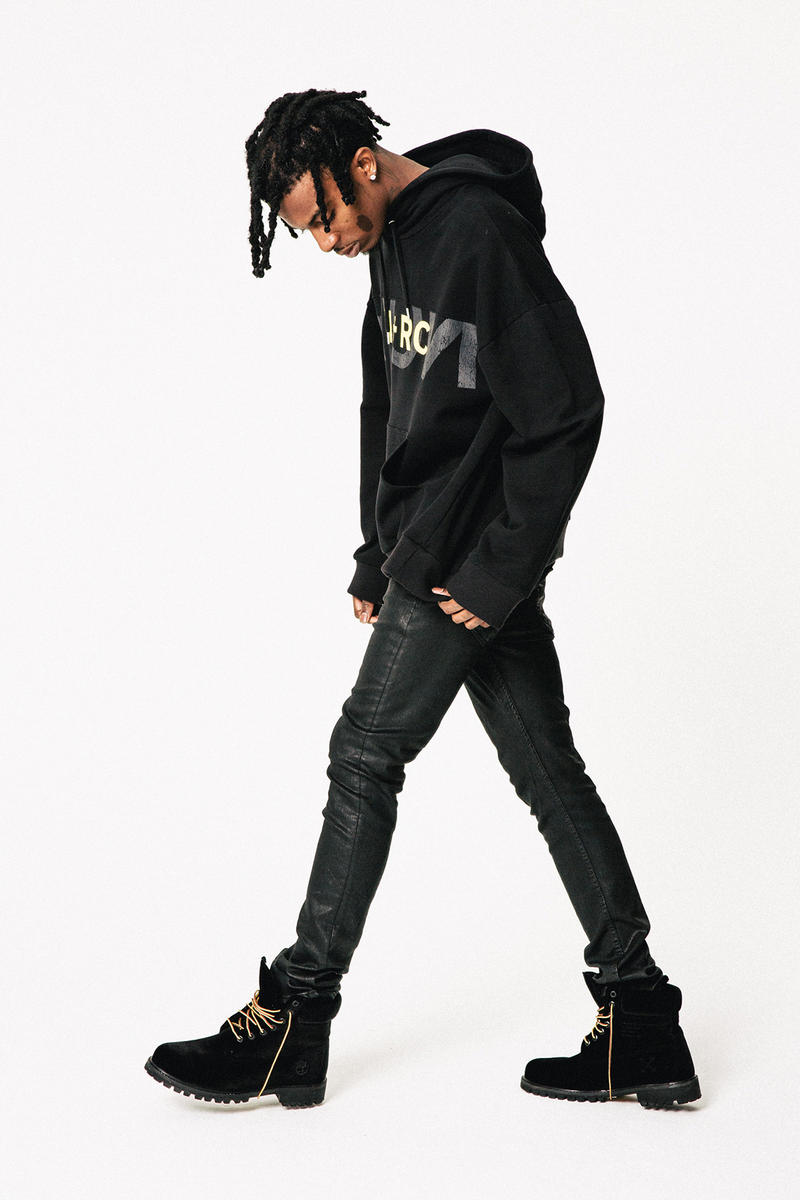 Playboi Carti pose the height of 6 feet 1 inches