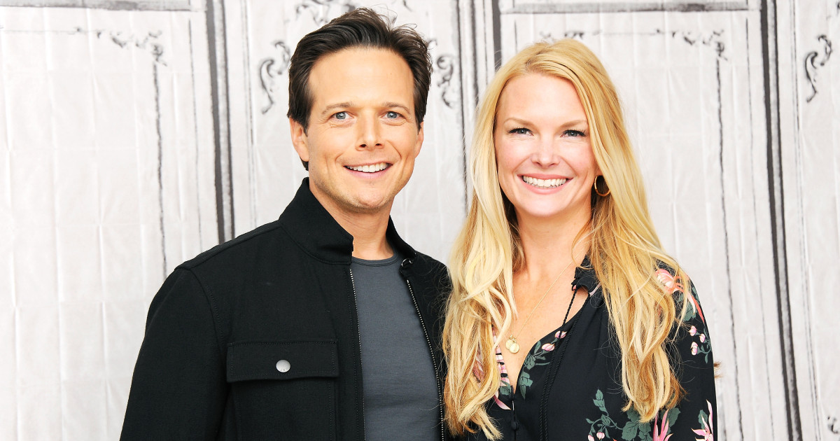 The 51 years old Scott Wolf with his wife 