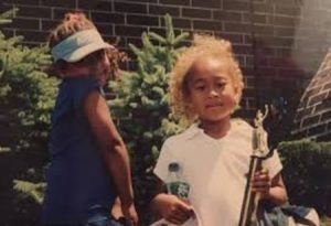 Naomi with her sister Mari during her childhood.