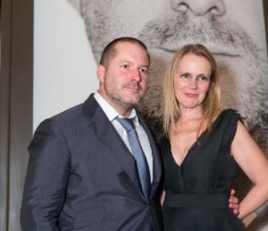 Jony Ive com sua esposa, Heather Pegg Ive