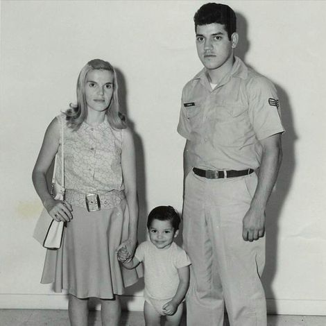 Rachel Campos-Duffy's childhood picture with her parents