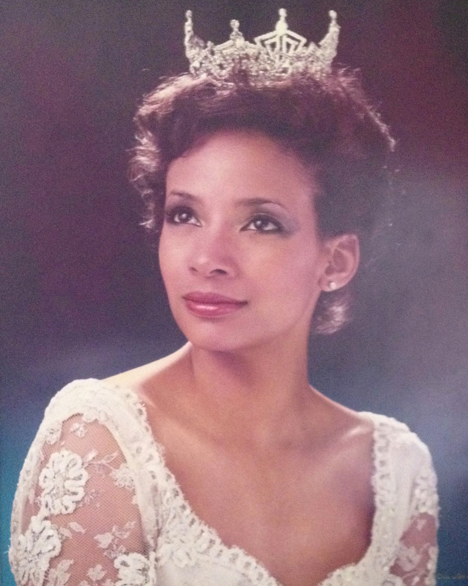 Fox News Channel's Correspondent Lauren Green is a married woman