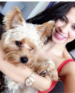 Carla took a picture with her pet to upload on her social media account