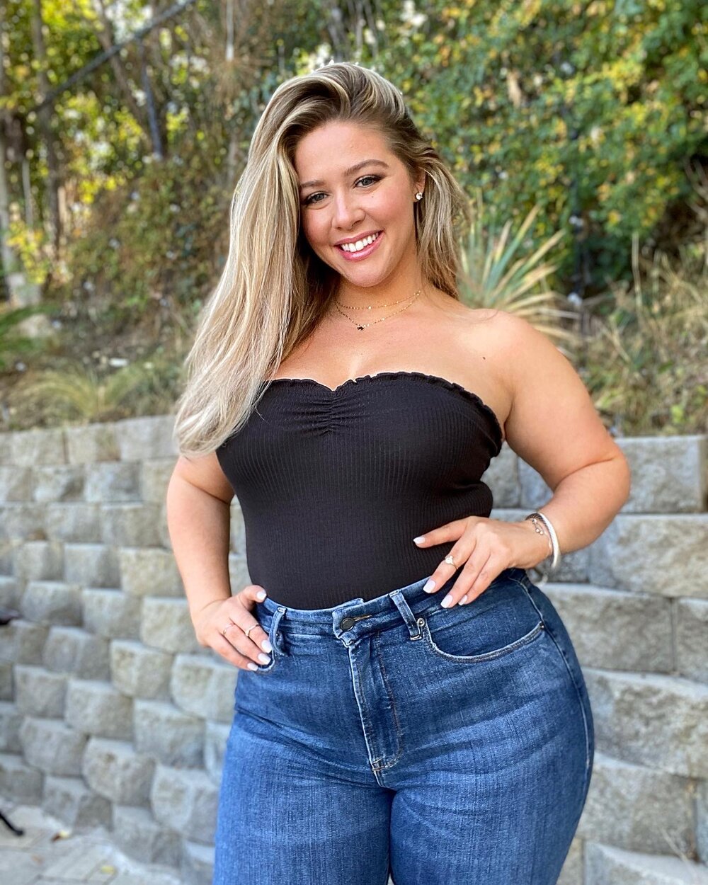 Ellana Bryan Is An Ameican Plus Size Model And Instagarm Star 